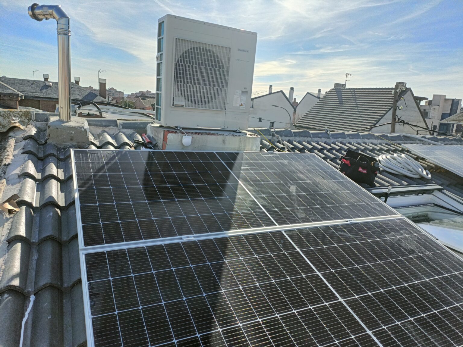 Sistema fotovoltaico destinado a la producción de agua caliente sanitaria.